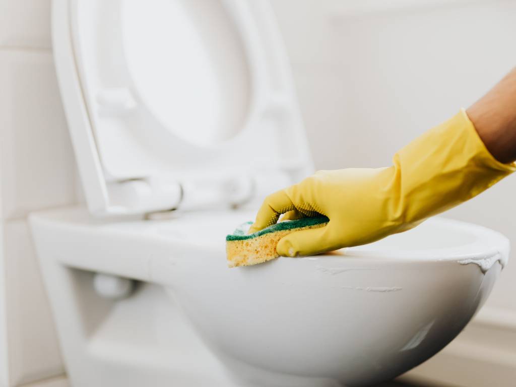 Commercial Bathroom Cleaning Checklist for High-Traffic Facilities