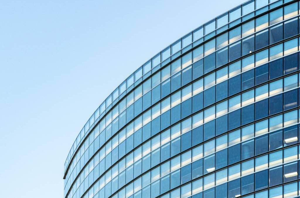 Commercial Glass Cleaner for Large-Scale Facilities